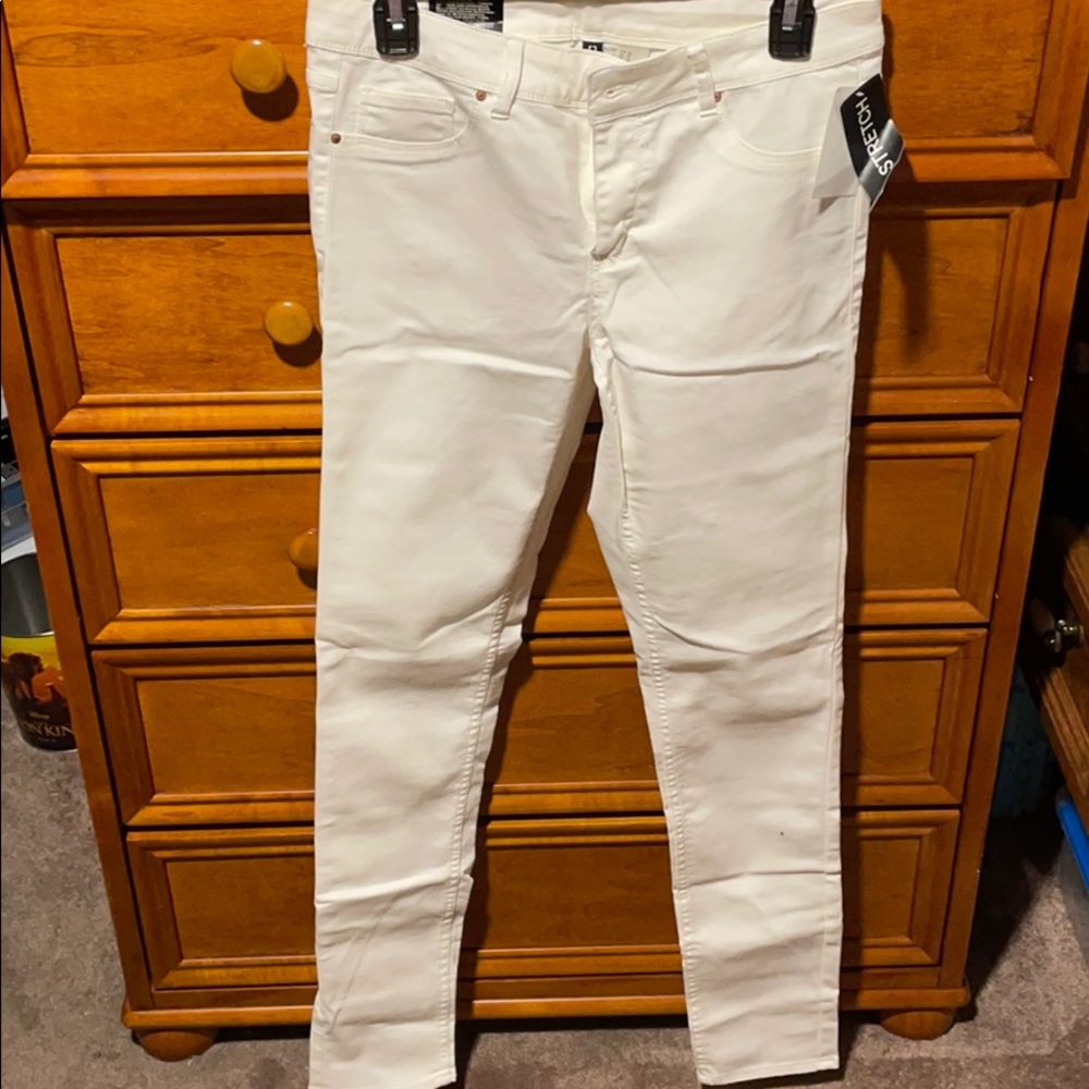Women’s white pants size12